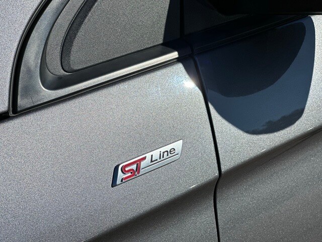 2022 Ford Edge ST photo 2