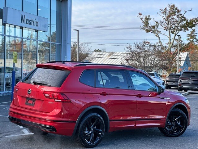 2024 Volkswagen Tiguan SE R-Line Black photo 3