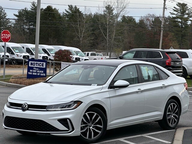 2025 Volkswagen Jetta 1.5T SE photo 3