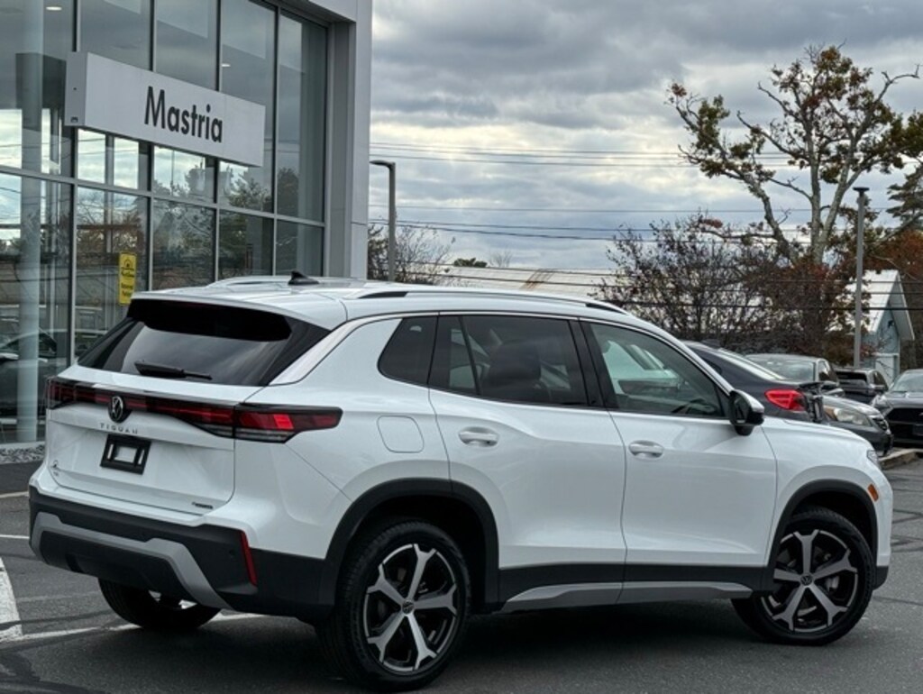 Certified 2025 Volkswagen Tiguan 2.0T SE SUV