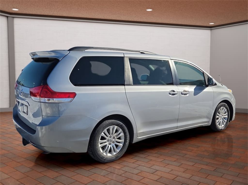 Used 2014 Toyota Sienna XLE 8 Passenger Van