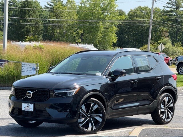 2025 Volvo XC40 Plus photo 4