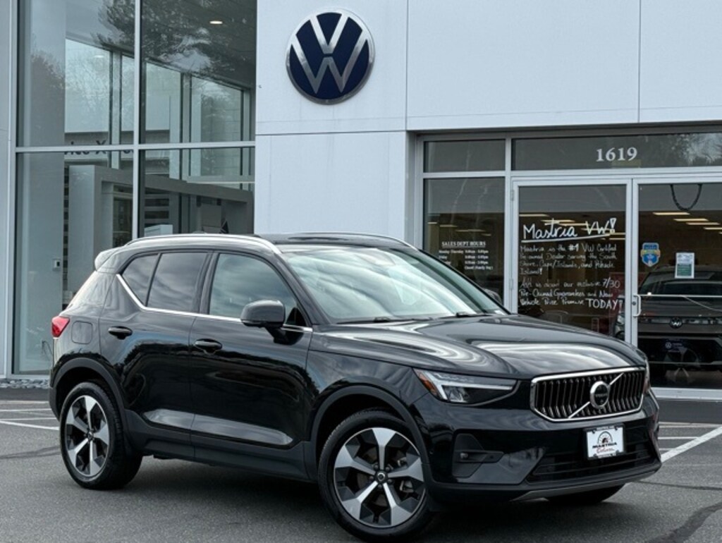 Used 2025 Volvo XC40 B5 Plus Bright Theme SUV