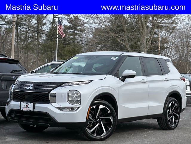 2023 Mitsubishi Outlander SE photo 3