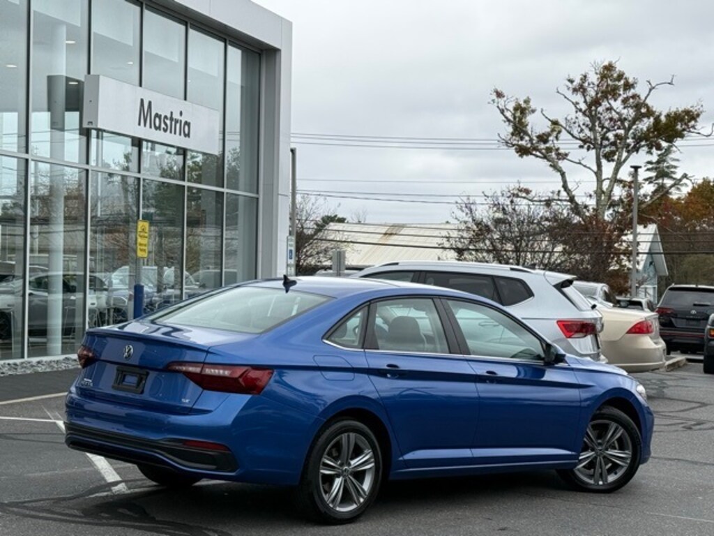 Used 2023 Volkswagen Jetta 1.5T SE Sedan