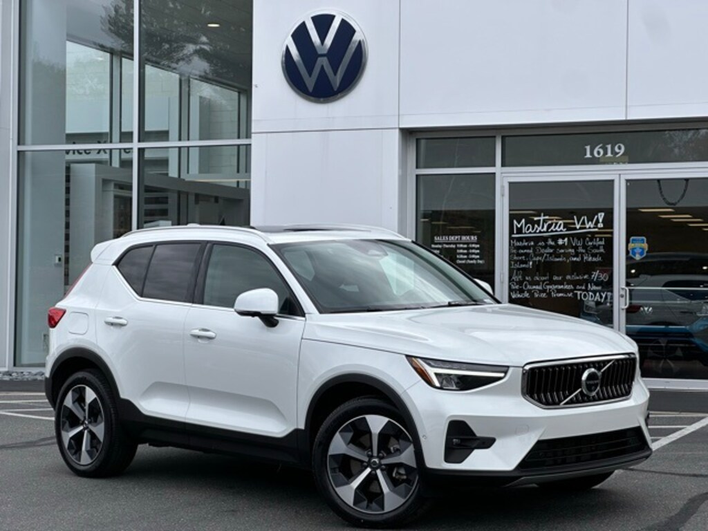 Used 2025 Volvo XC40 B5 Plus Bright Theme SUV