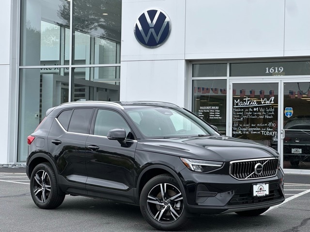 2025 Volvo XC40 B5 Core