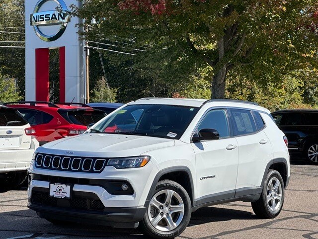2024 Jeep Compass Latitude photo 2