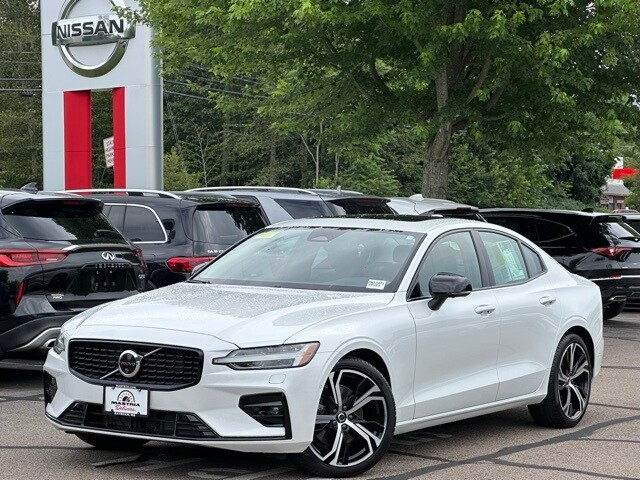 2024 Volvo S60 B5 Plus photo 3