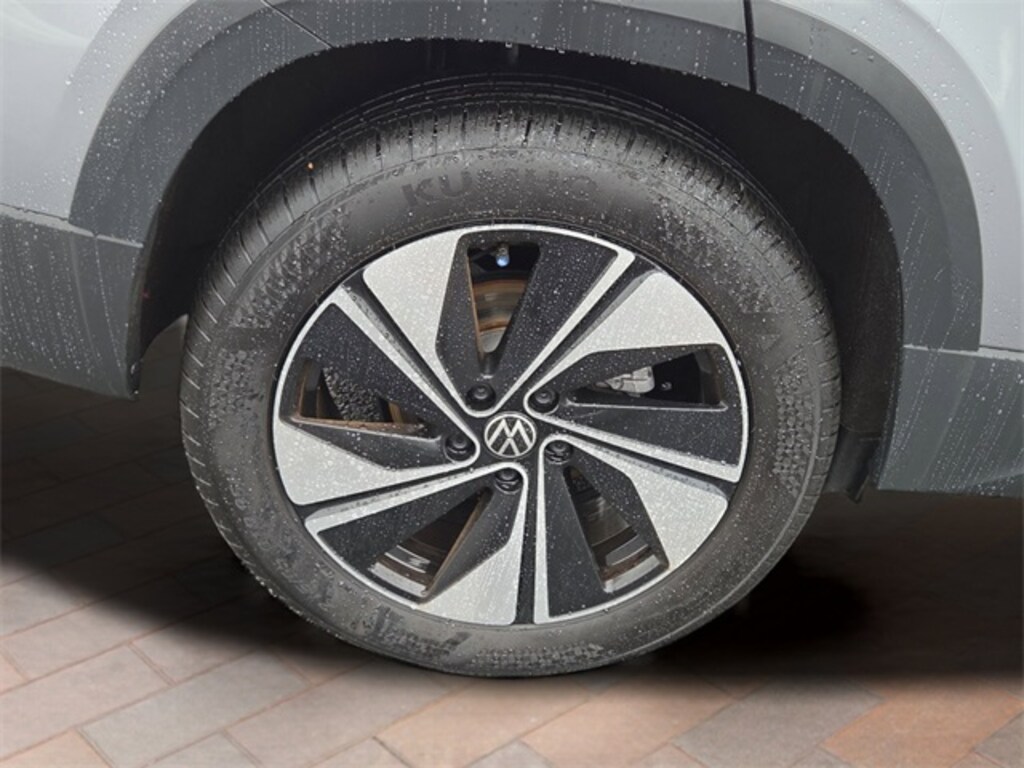 Certified 2025 Volkswagen Taos 1.5T SE SUV