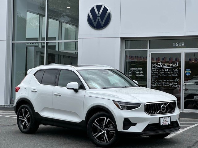 2025 Volvo XC40 B5 Core