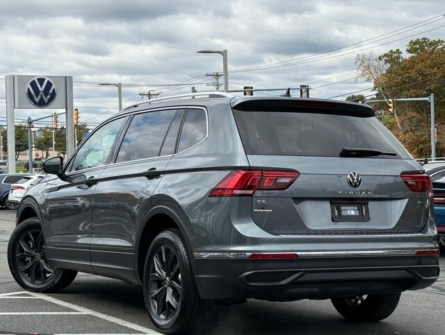 2024 Volkswagen Tiguan SE Wolfsburg Edition photo 2