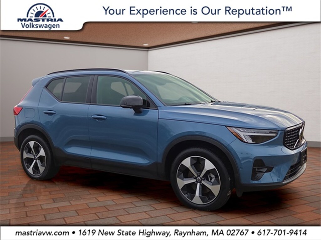 Used 2025 Volvo XC40 B5 Plus Dark Theme SUV