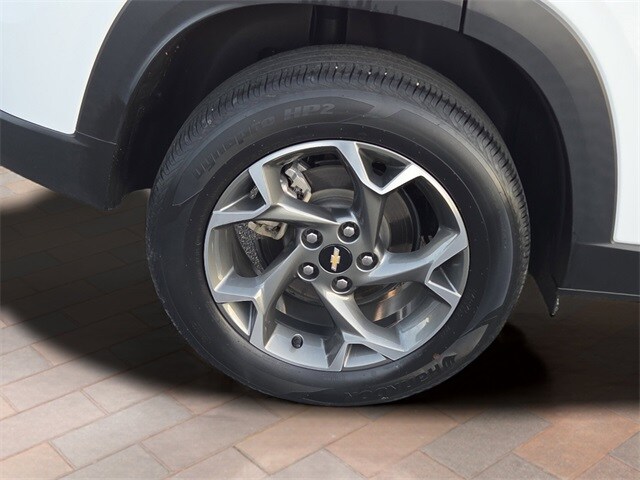 2024 Chevrolet Trax LT photo 2