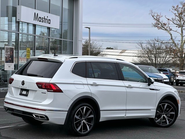 2024 Volkswagen Tiguan SEL R-Line Black photo 3