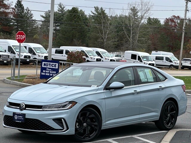 2025 Volkswagen Jetta 1.5T SE photo 2