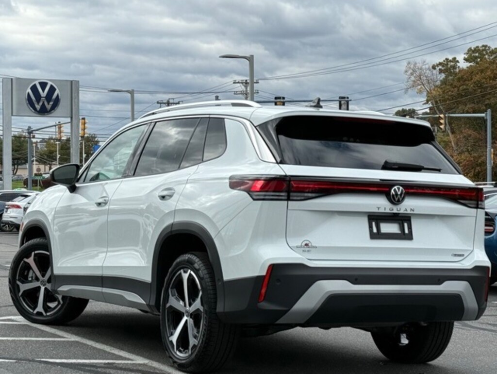 Certified 2025 Volkswagen Tiguan 2.0T SE SUV