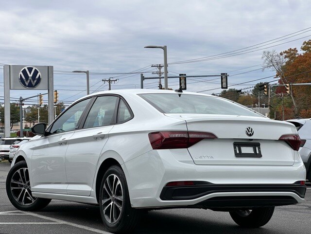 2024 Volkswagen Jetta 1.5T Sport photo 2