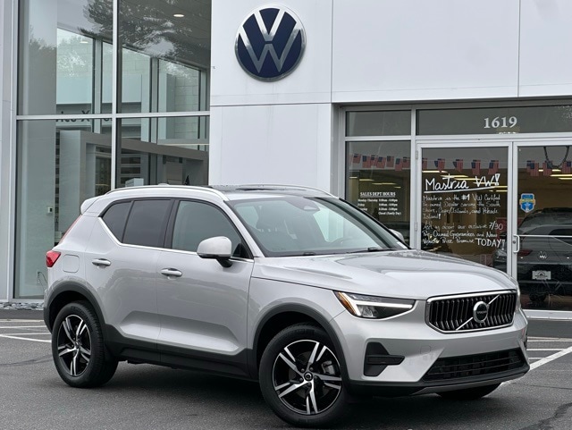 2025 Volvo XC40 B5 Core