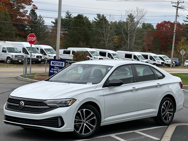 2024 Volkswagen Jetta 1.5T Sport photo 3