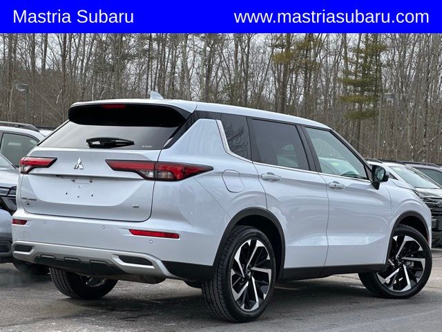 2023 Mitsubishi Outlander SE photo 4
