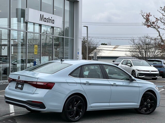 2025 Volkswagen Jetta 1.5T SE photo 3