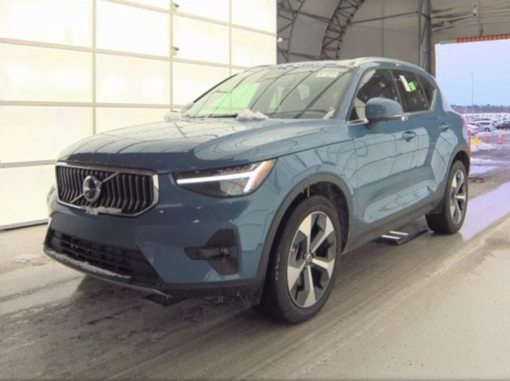 Used 2025 Volvo XC40 B5 Plus Bright Theme SUV