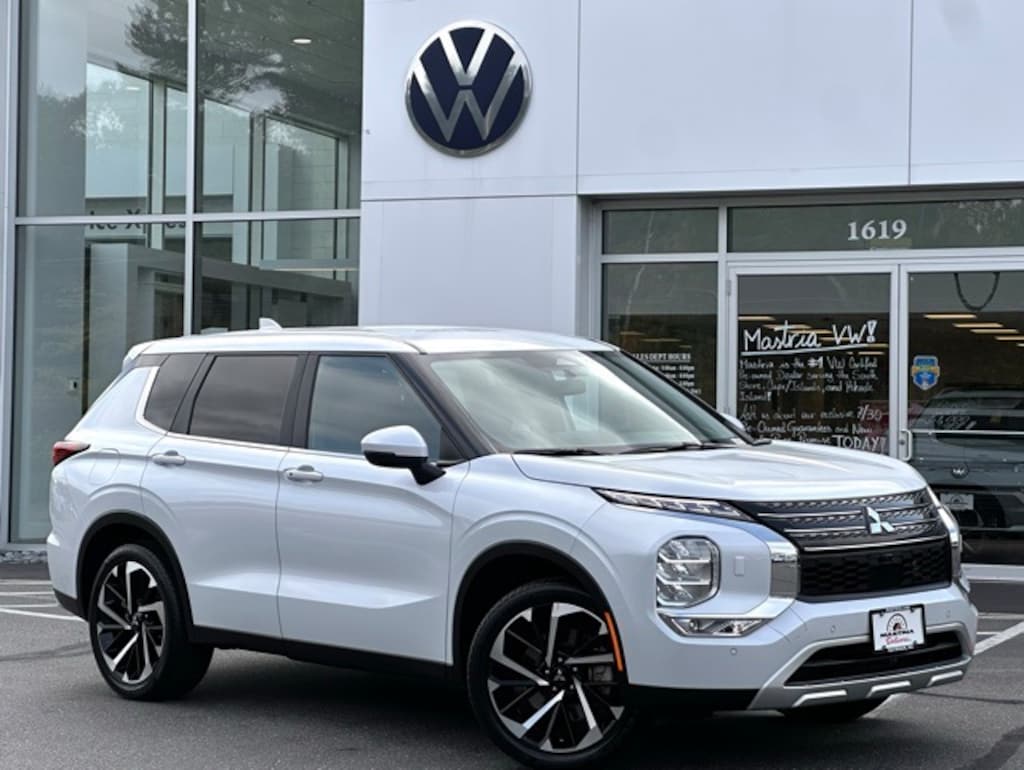 Used 2024 Mitsubishi Outlander SE SUV