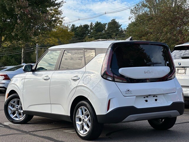 2023 Kia Soul S photo 2