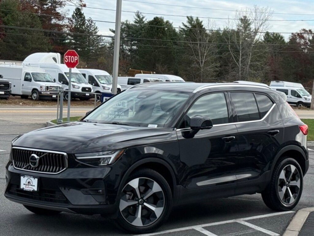 Used 2025 Volvo XC40 B5 Plus Bright Theme SUV