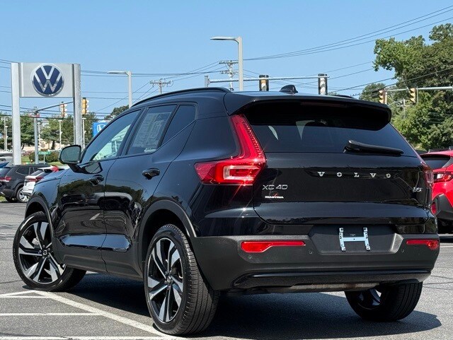 2025 Volvo XC40 Plus photo 2