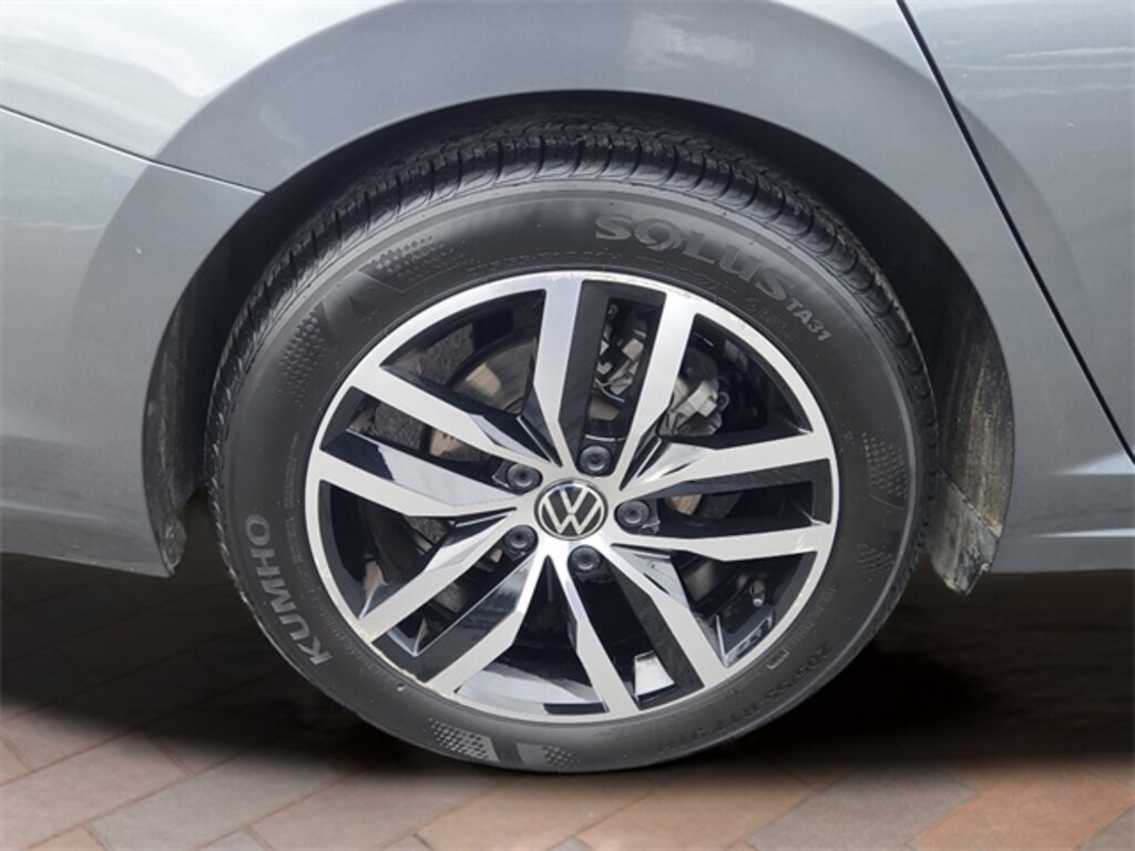 Certified 2025 Volkswagen Jetta 1.5T SE Sedan