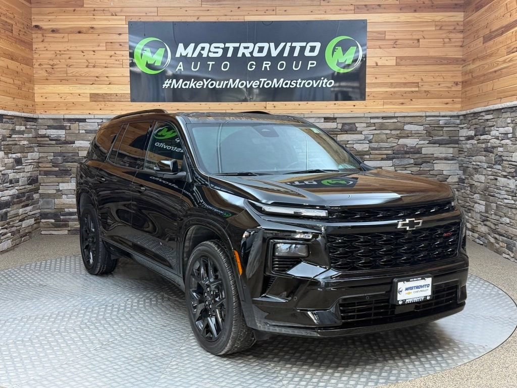 Used 2025 Chevrolet Traverse RS SUV