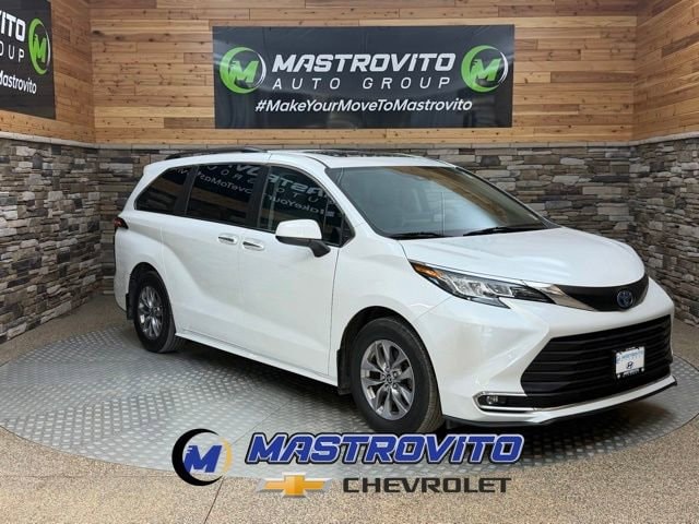 2022 Toyota Sienna XLE 7-Passenger Hybrid AWD's photo