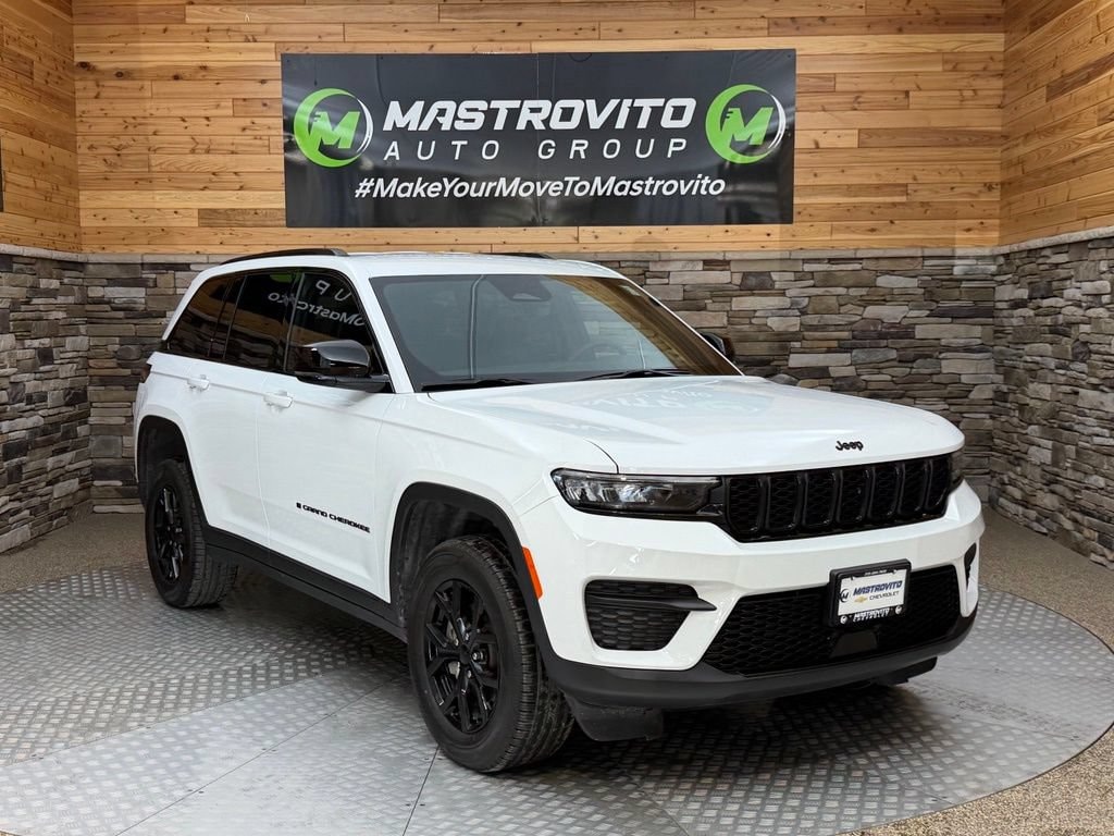 Used 2025 Jeep Grand Cherokee Altitude SUV