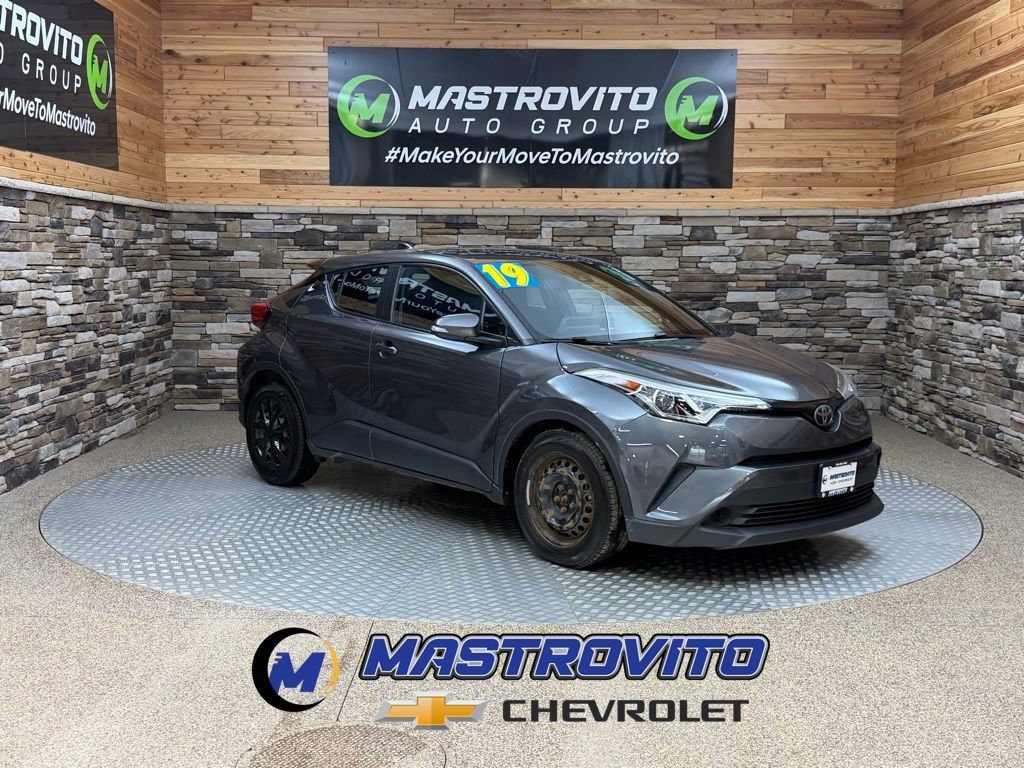 2019 Toyota C-HR LE's photo