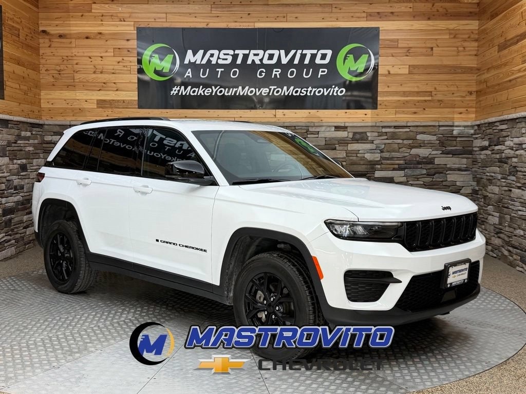 Used 2025 Jeep Grand Cherokee Altitude SUV