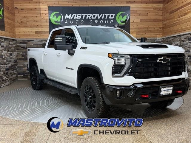 2025 Chevrolet Silverado HD LT 4WD Crew Cab Standard Box's photo