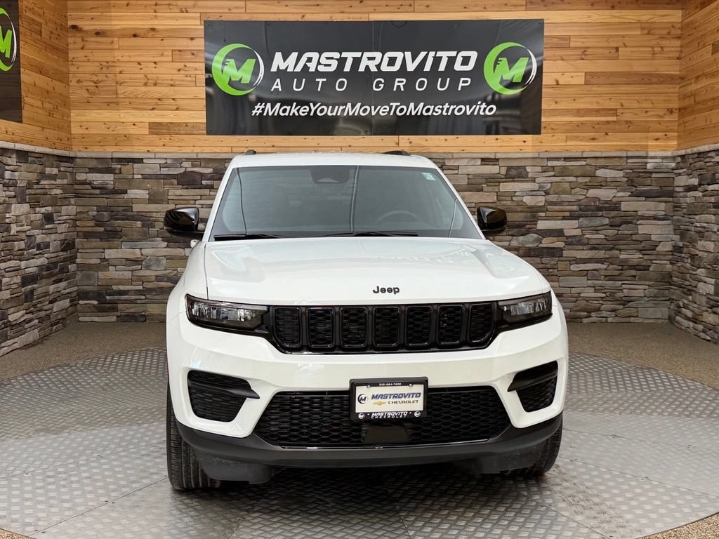 Used 2025 Jeep Grand Cherokee Altitude SUV