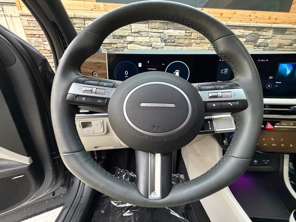2025 Hyundai Tucson Limited - Photo 17