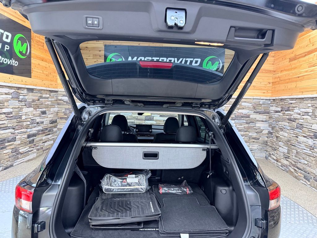 2023 Mitsubishi Outlander SE - Photo 29