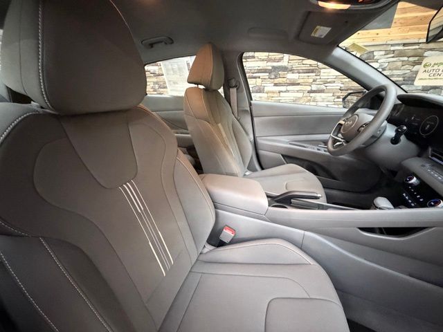 2024 Hyundai Elantra SEL - Photo 16