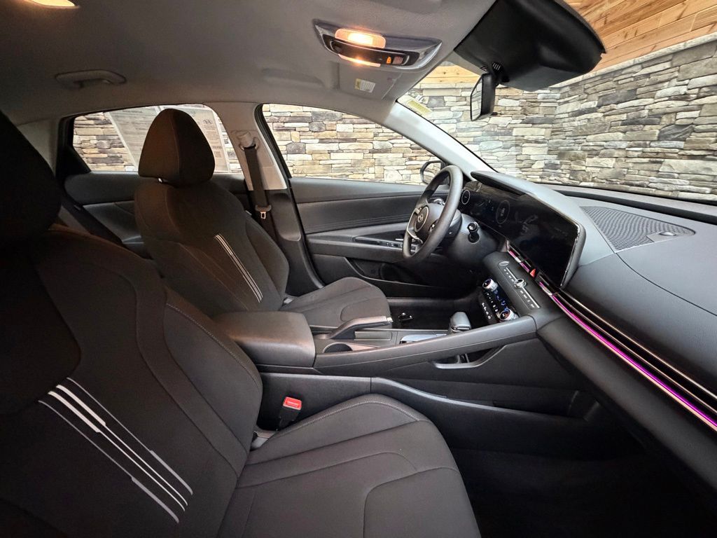 2024 Hyundai Elantra SEL - Photo 14
