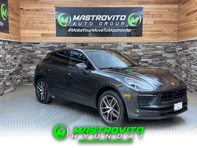 2023 Porsche Macan -'s photo