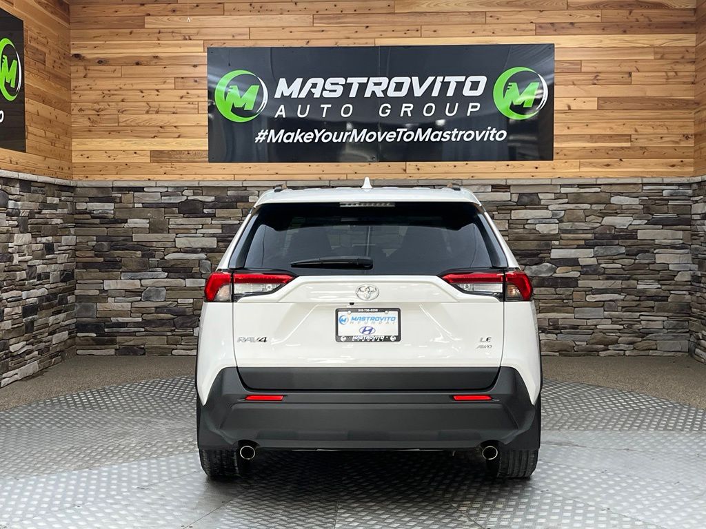 2019 Toyota RAV4 LE - Photo 19