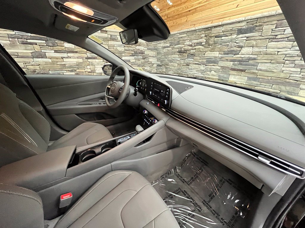 2025 Hyundai Elantra Blue - Photo 24