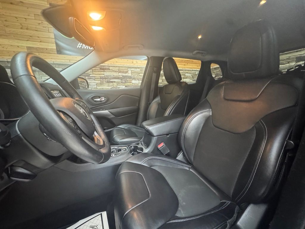 2019 Jeep Cherokee Latitude Plus - Photo 32