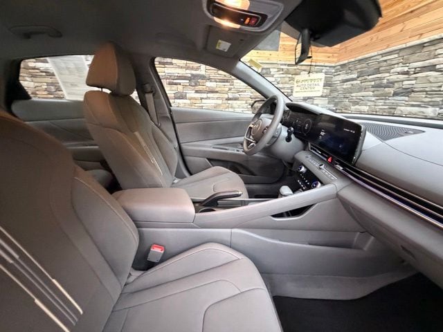 2024 Hyundai Elantra SEL - Photo 15