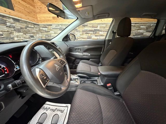 2019 Mitsubishi Outlander Sport ES - Photo 11