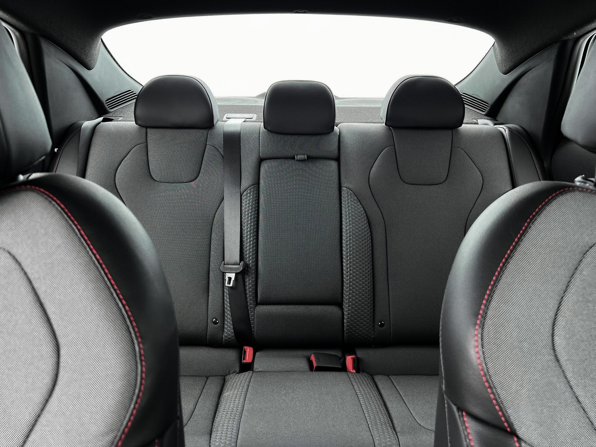 2025 Hyundai Elantra N Line - Photo 16